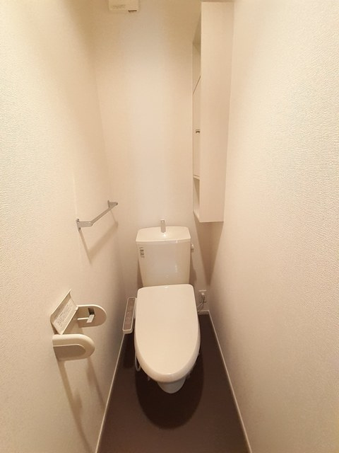 ヒッコリー　リッジ弐番館のトイレ|嬉しい温水洗浄便座付き♪