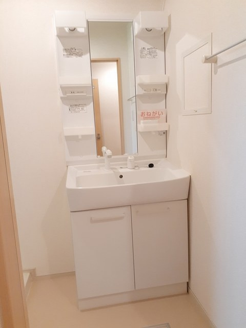 グレイスフルヒロ弐番館の洗面所|広い洗面スペースです★