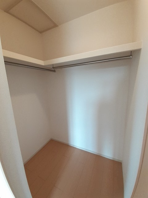 グレイスフルヒロ弐番館の収納|ウォークインクローゼットなので収納豊富です☆