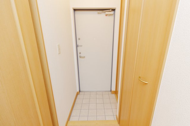 セカンドステージの玄関|別部屋の参考写真になります