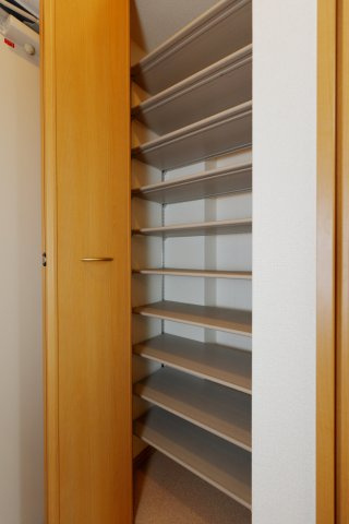 セカンドステージの玄関|別部屋の参考写真になります