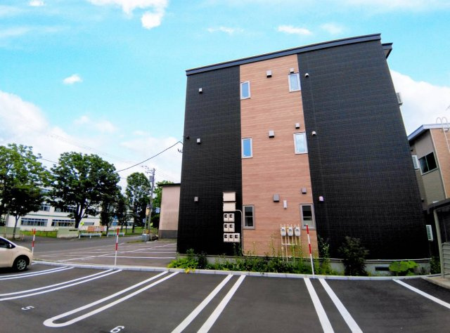 La Tour Bellaの駐車場
