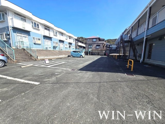 ペアハイツ三鷹 Aの駐車場