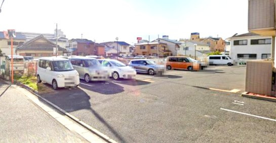 アーバン西取石の駐車場