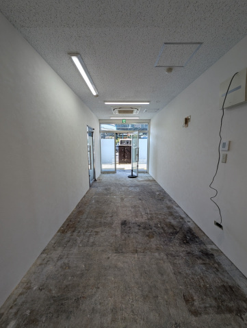 横川駅前ビルのロビー