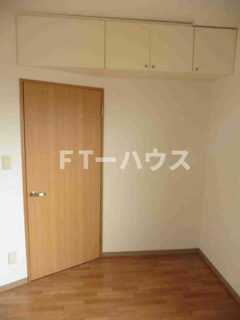 コンフォール実花の洋室|ＬＤＫ入口扉