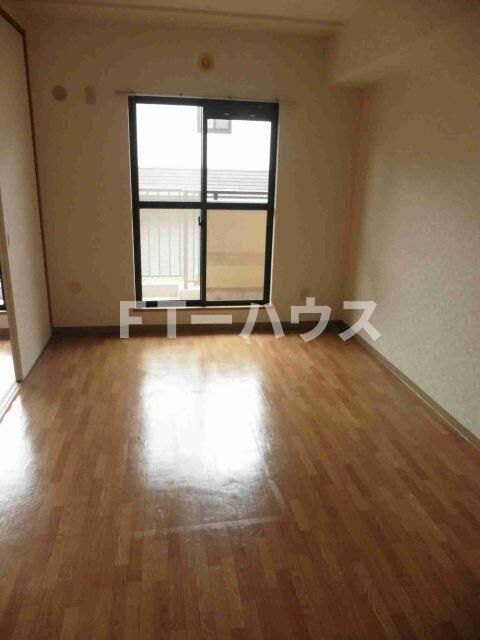 コンフォール実花の内装|洋室６帖