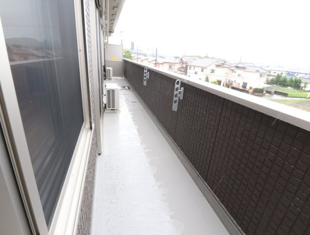 熊本市東区長嶺東４丁目のアパートのバルコニー