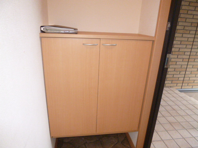 倉敷市福田町古新田のアパートの玄関|下駄箱