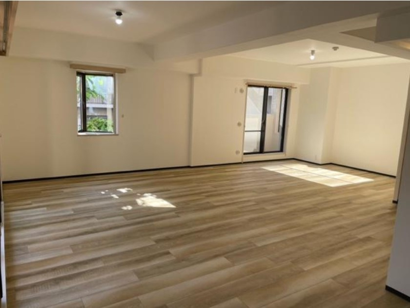 サンシティ桂坂ロイヤル壱番館|リビングはドーンと２６帖の大空間！
４人家族でもゆったり過ごせます♪