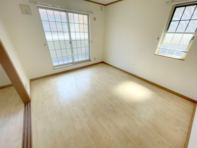 【洋室】 | メゾンラフィーネ