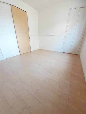 トレバージＡの寝室|クローゼット付の寝室です☆