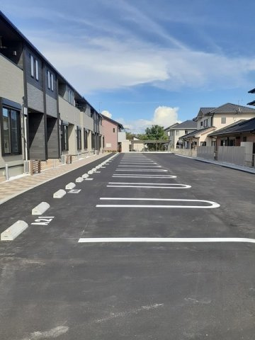 マカニ　レア　Ｃの駐車場|駐車スペースもあります☆