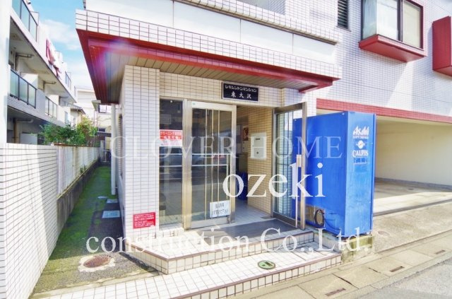 レキシントンマンション東大沢のエントランス