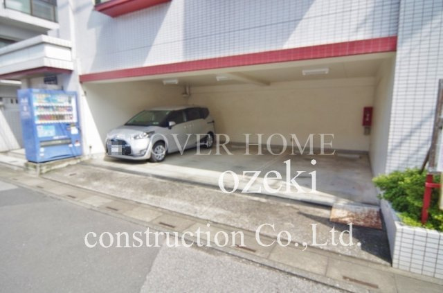 レキシントンマンション東大沢の駐車場