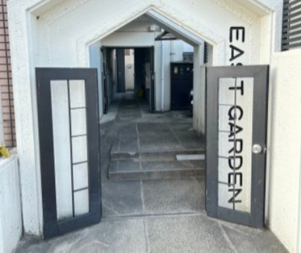 イーストガーデン　ポプラ館のエントランス