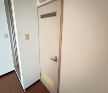 イーストガーデン　ポプラ館の玄関