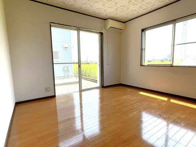 コープ野村C棟の洋室