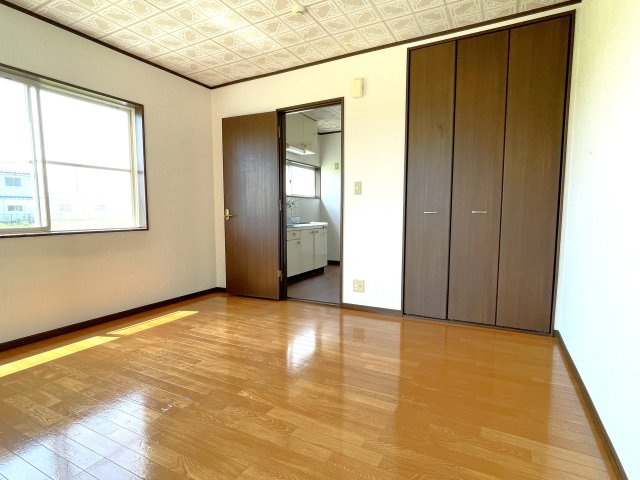 コープ野村C棟の洋室