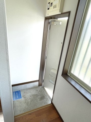 コープ野村C棟の玄関