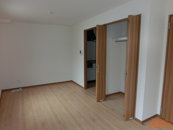 ロワール東町の洋室|同タイプの別部屋です。