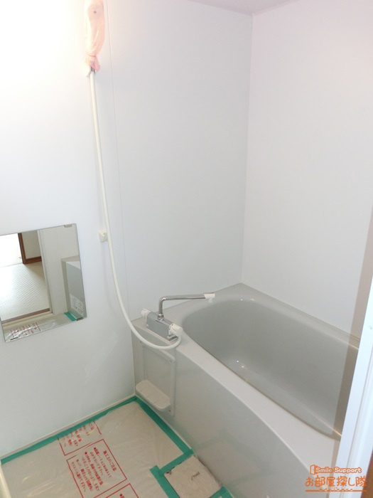 ロワール東町の浴室|同タイプの別部屋です。