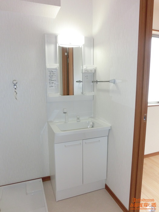 ロワール東町の独立洗面台|同タイプの別部屋です。