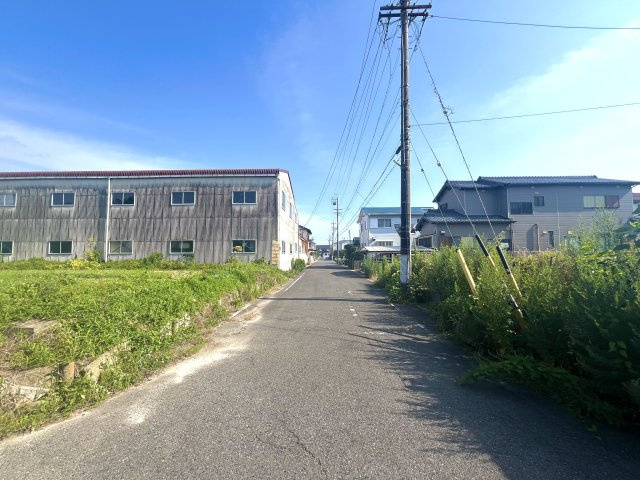 常滑市新浜町1丁目の前面道路含む現地写真