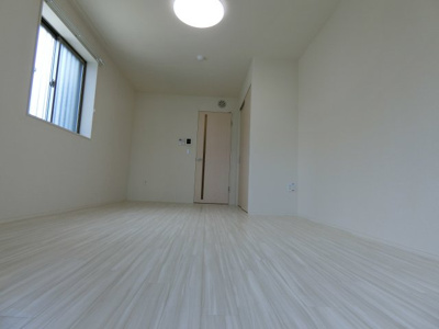 【居間・リビング】 | スウィートガーデン | イメージ110号室写真