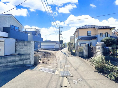 【前面道路含む現地写真】 | ◆川崎市麻生区王禅寺東新築住宅全3棟1号棟◆ | ◆前面道路も幅員があり車の運転も安心！前面道路は閑静な住宅地。車通りの少ない道路です。お子様にも安心です。