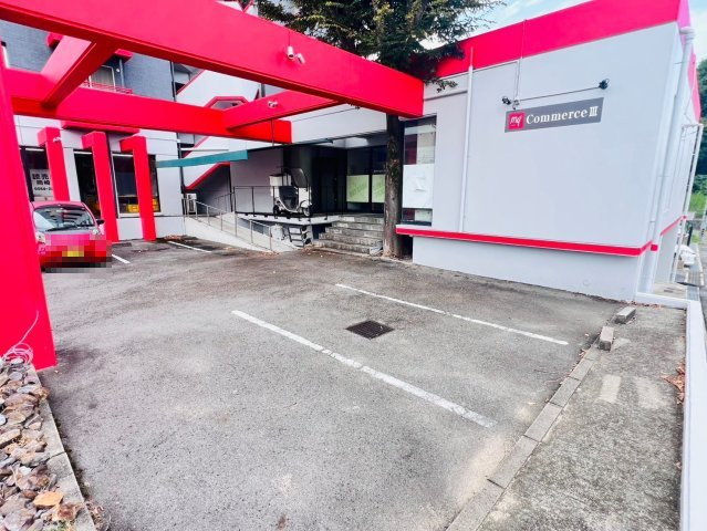 欠町　コメルスⅢの駐車場