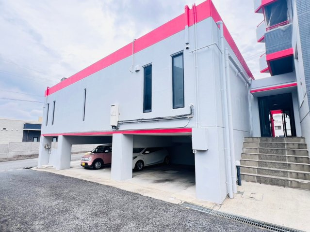 欠町　コメルスⅢの駐車場