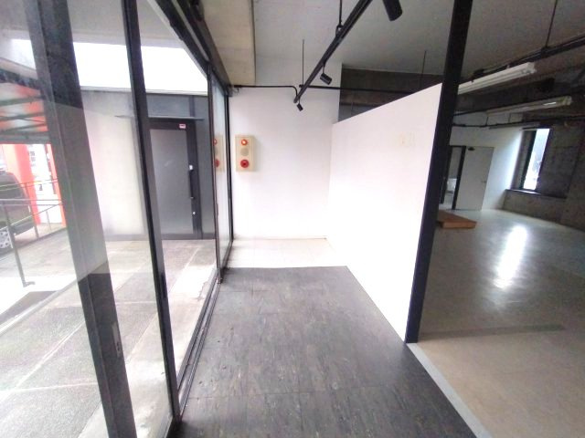 欠町　コメルスⅢの玄関