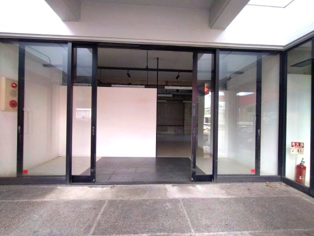 欠町　コメルスⅢの玄関
