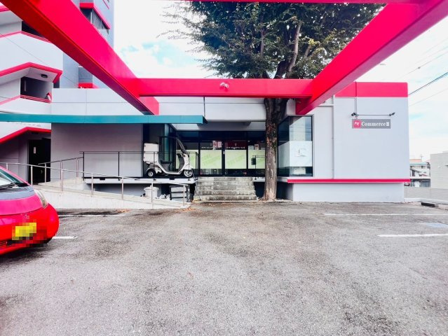 欠町　コメルスⅢの駐車場