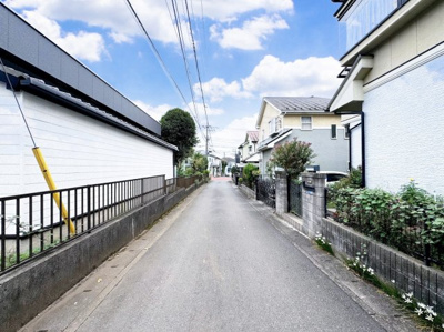 【前面道路含む現地写真】 | ◆川崎市麻生区王禅寺東新築住宅全3棟2号棟◆ | ◆前面道路も幅員があり車の運転も安心！前面道路は閑静な住宅地。車通りの少ない道路です。お子様にも安心です。