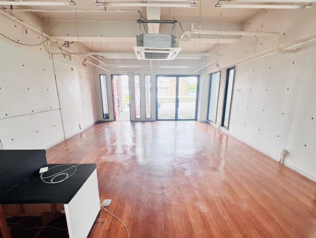 欠町　コメルスⅢの内装