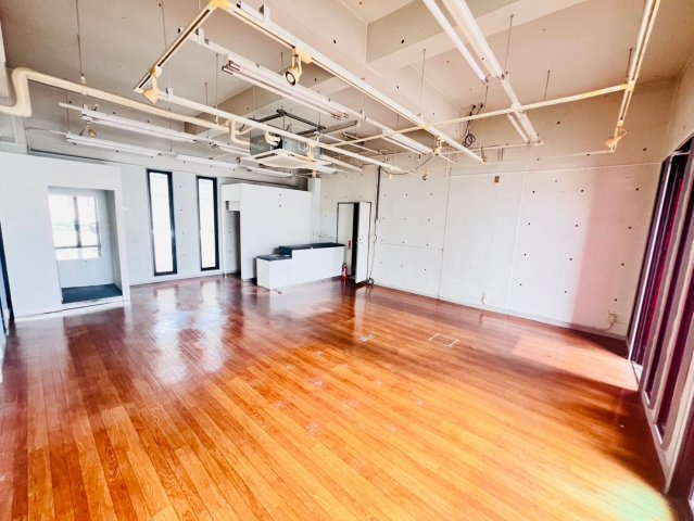 欠町　コメルスⅢの内装