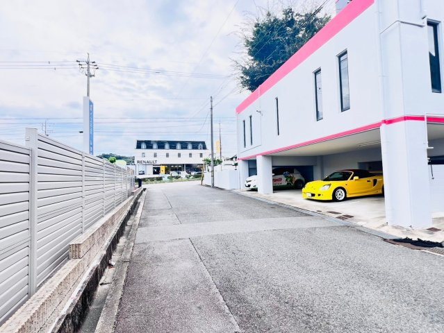 欠町　コメルスⅢの駐車場