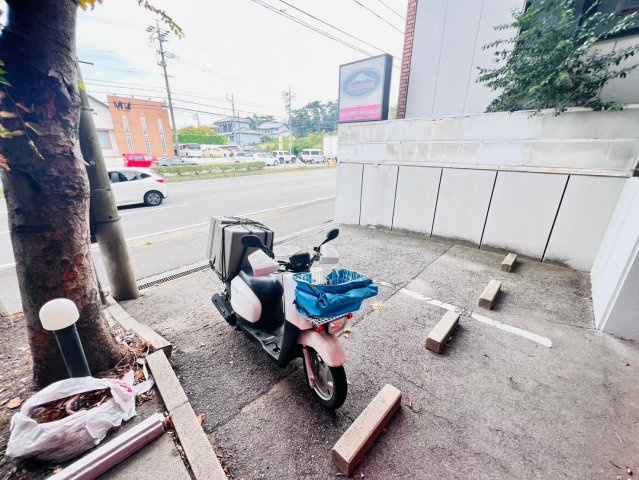 欠町　コメルスⅢの駐車場