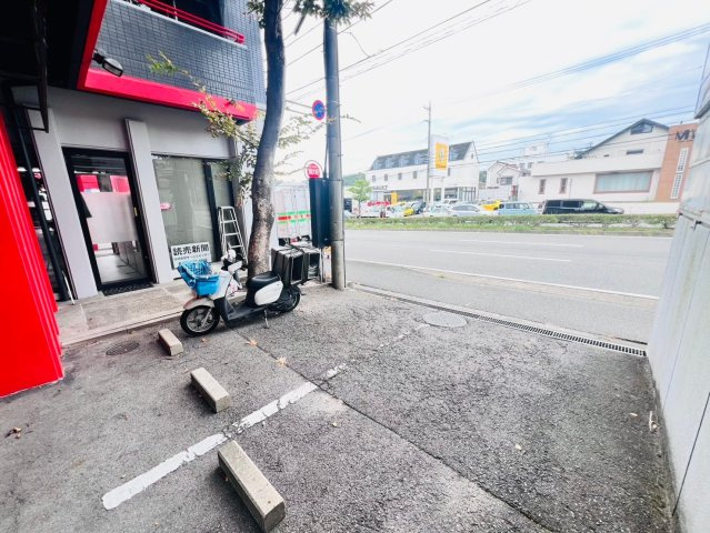 欠町　コメルスⅢの駐車場