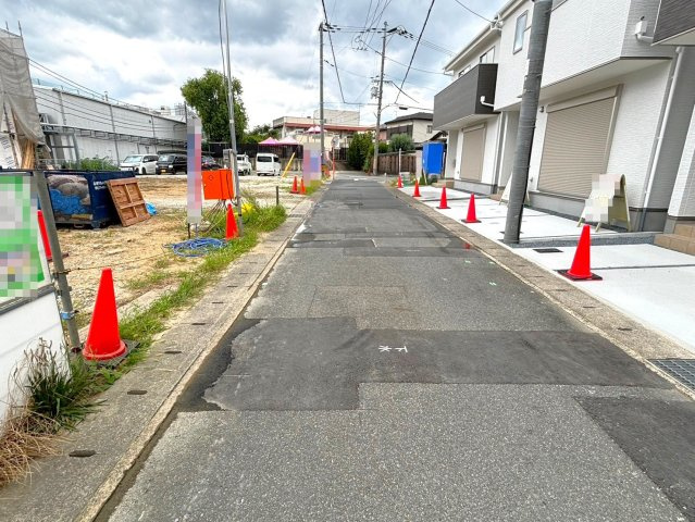 京阪本線『淀』駅まで徒歩８分♪お財布にも優しいオール電化４ＬＤＫ住宅◎伏見区淀下津町１期の前面道路含む現地写真|前道道路(２０２４年７月撮影)