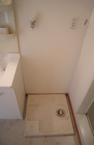 パークサイド船小屋【キャッシュバック対象物件】の洗面所|明るい洗面所です