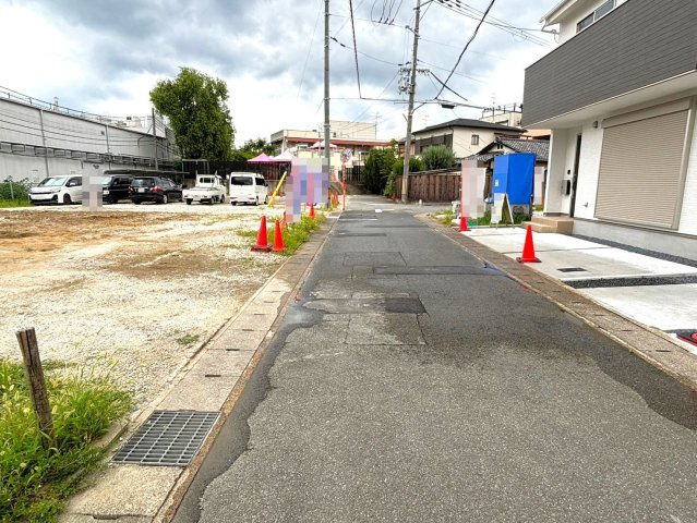 京阪本線『淀』駅まで徒歩８分♪お財布にも優しいオール電化４ＬＤＫ住宅◎伏見区淀下津町１期の前面道路含む現地写真|前道道路(２０２４年７月撮影)