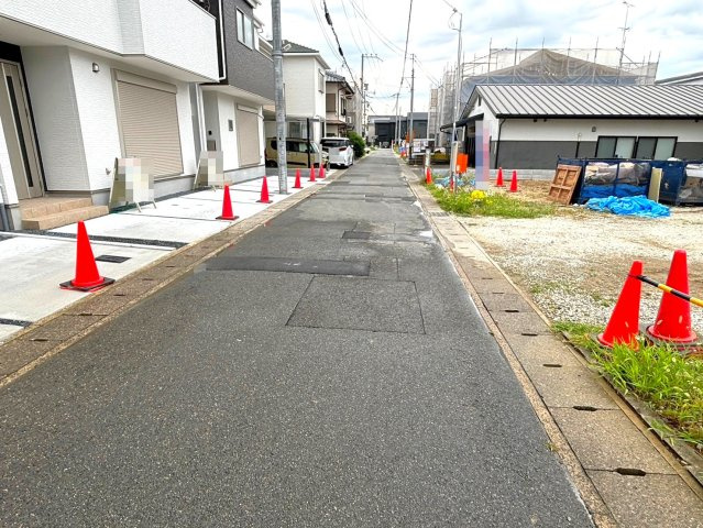 京阪本線『淀』駅まで徒歩８分♪お財布にも優しいオール電化４ＬＤＫ住宅◎伏見区淀下津町１期の前面道路含む現地写真|前道道路(２０２４年７月撮影)