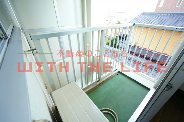 ハウスビューティフルモア【キャッシュバック対象】のバルコニー|お洗濯にも便利なバルコニー付き