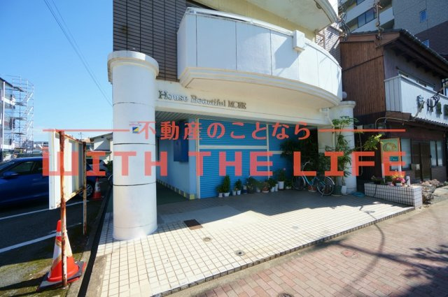 ハウスビューティフルモア【キャッシュバック対象】のエントランス|落ち着いたエントランスです