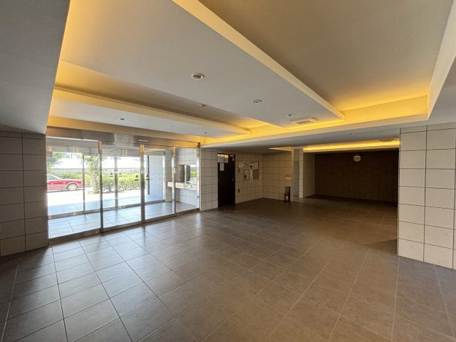 エスリード萱島セミリアのエントランス|清潔なエントランスです