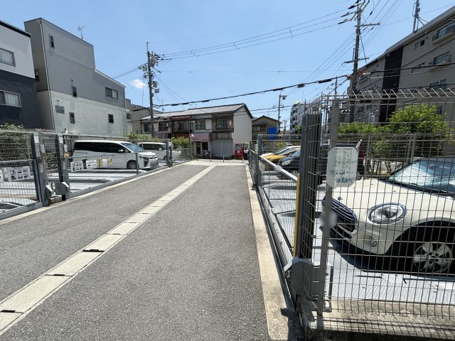 エスリード萱島セミリアの駐車場