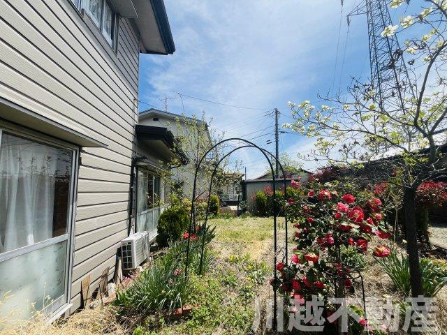 生活利便施設が徒歩圏内の中古戸建の外観|ゆったりした敷地とのどかな街並み